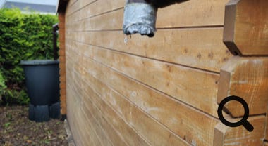 Gartenlaube Schleifen und Streichen